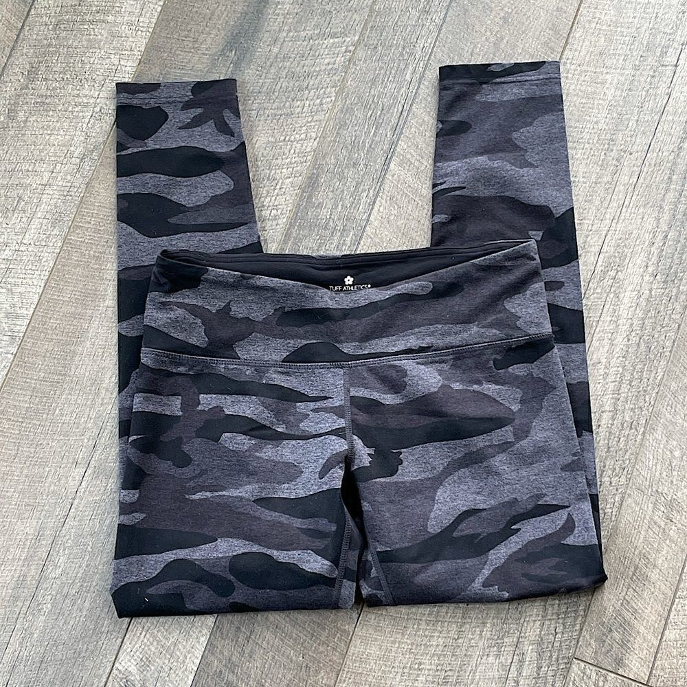Tuff Athletics Camo Leggings. Size Medium.